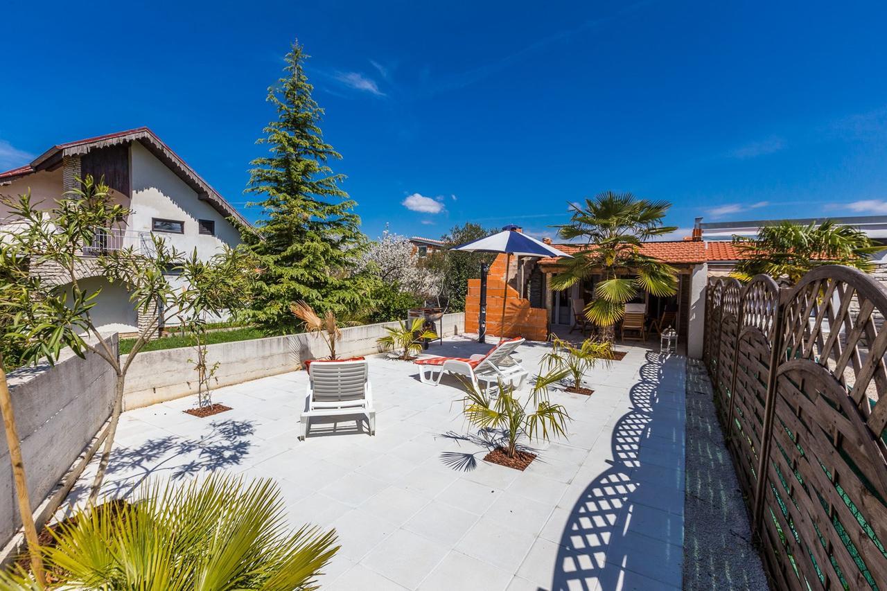 Holliday Home Maxdom Sukosan Exterior photo